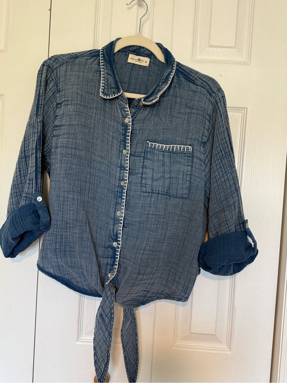 NWOT NATURAL LIFE Indigo Blue Tie-Hem Button Down Shirt; perfect. Worn 1x